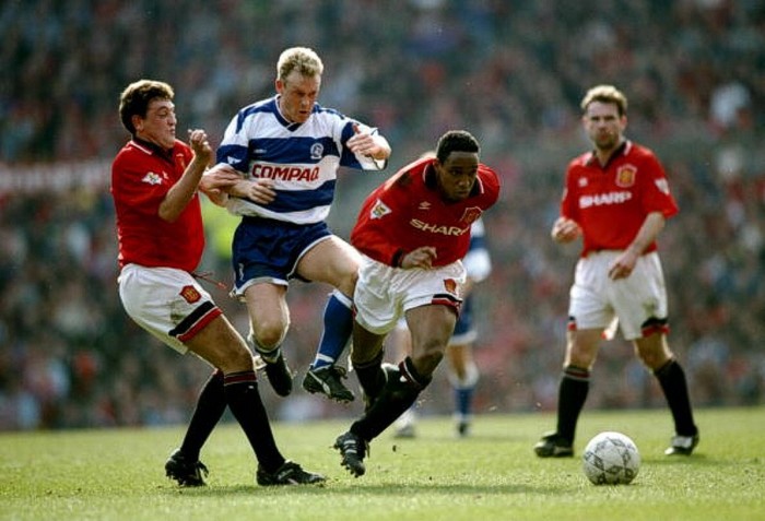 6. Bán Paul Ince, Mark Hughes và Andrei Kanchelskis (1995): Sir Alex bị chỉ trích khá nặng nề khi bán đi 3 trụ cột, không chỉ sự chỉ trích của cổ động viên mà cả các chuyên gia bóng đá. Ngay sau đó, M.U vô địch Premier League mùa 1995/96, và trong mùa giải này, bộ tứ Keane – Scholes – Neville – Beckham xuất hiện. Phần còn lại là lịch sử.